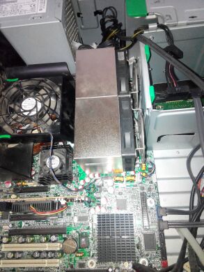 Сервер HP xw6600 / 2x Intel Xeon E5420 / 4GB RAM / 250GB HDD / Radeon 5440 / 650W