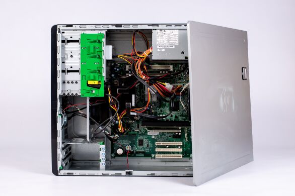 HP Compaq dc7900 MT / Intel Core 2 Quad Q9400 (4 ядра по 2.66GHz) / 4GB RAM / 160GB HDD / VGA+DP+DMS-59