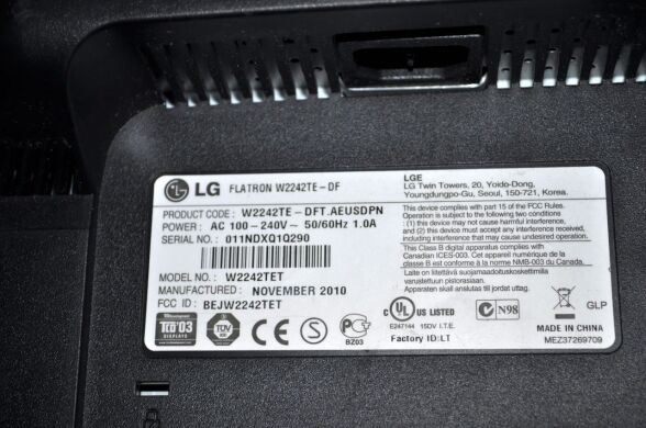 Монітор Б-клас LG Flatron W2242TE-DF / 22" (1680x1050) TN / VGA, DVI / VESA 100x100