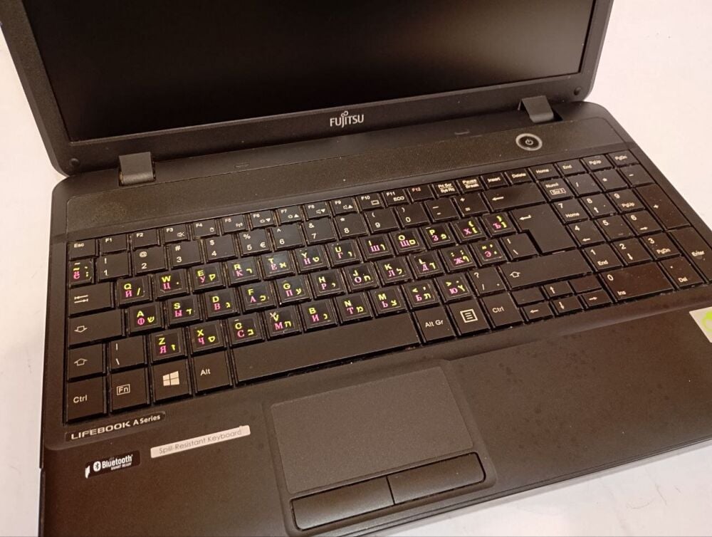 Купить ультрабук Б-класс Fujitsu Lifebook AH502 / 15.6