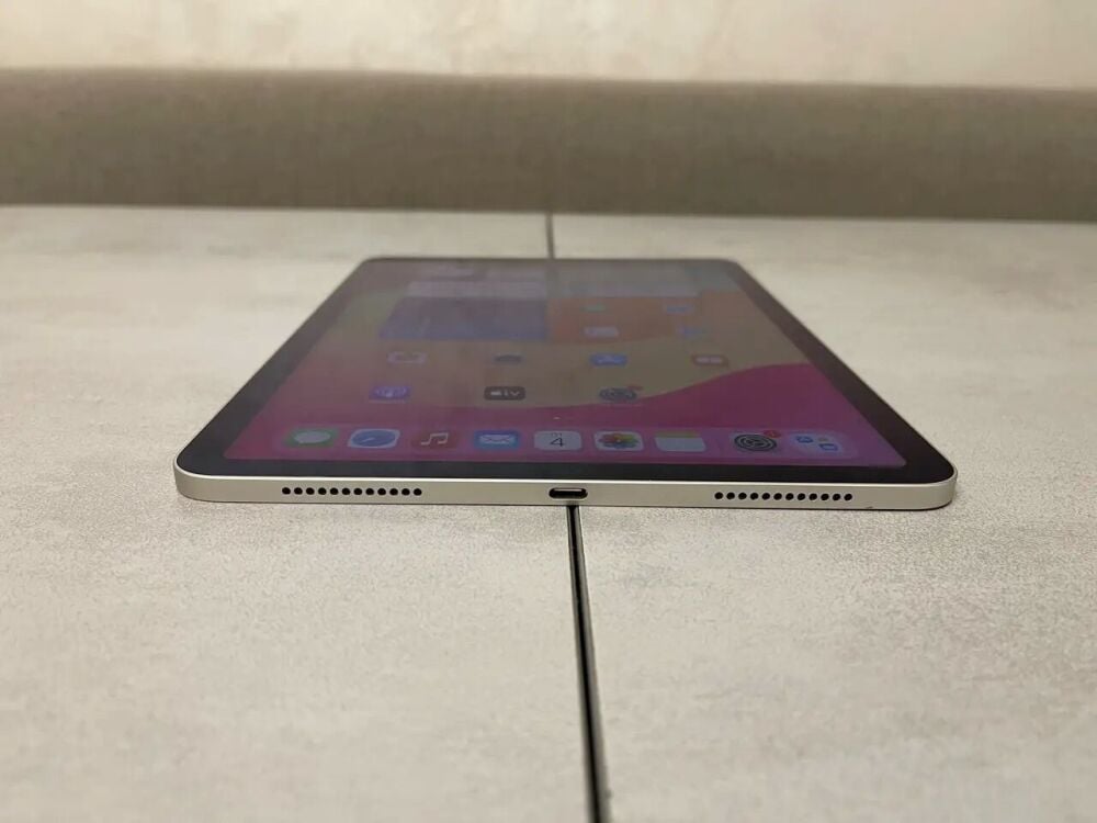 Купить Планшет Б-класс Apple iPad Air A2588 MM9P3LLA (5th Gen