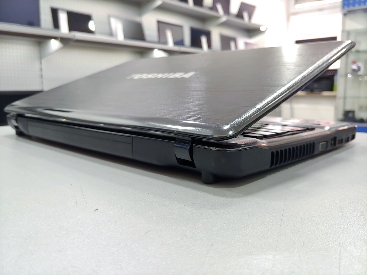 Toshiba Satellite P755S5320 / 15.6" (1366x768) TN / Intel Core i32330M (2 (4) ядра по 2.2 GHz