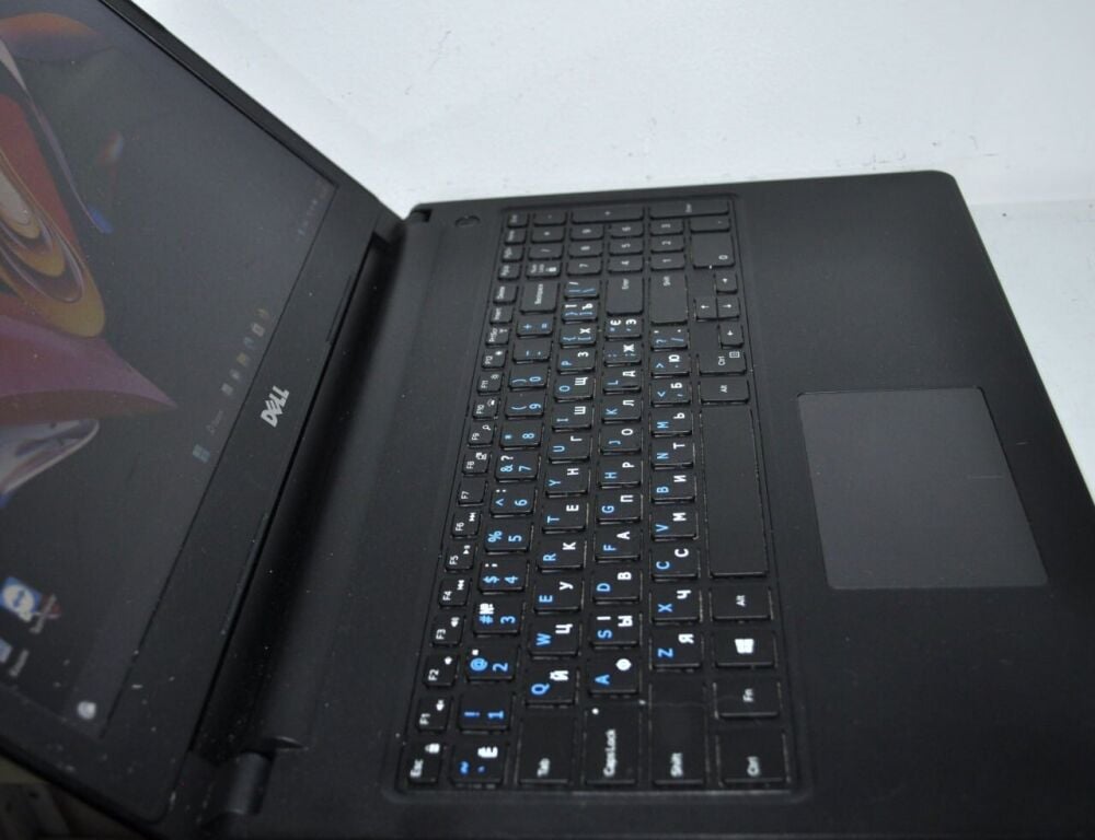 Купить ноутбук Dell Inspiron 15 3567 / 15.6