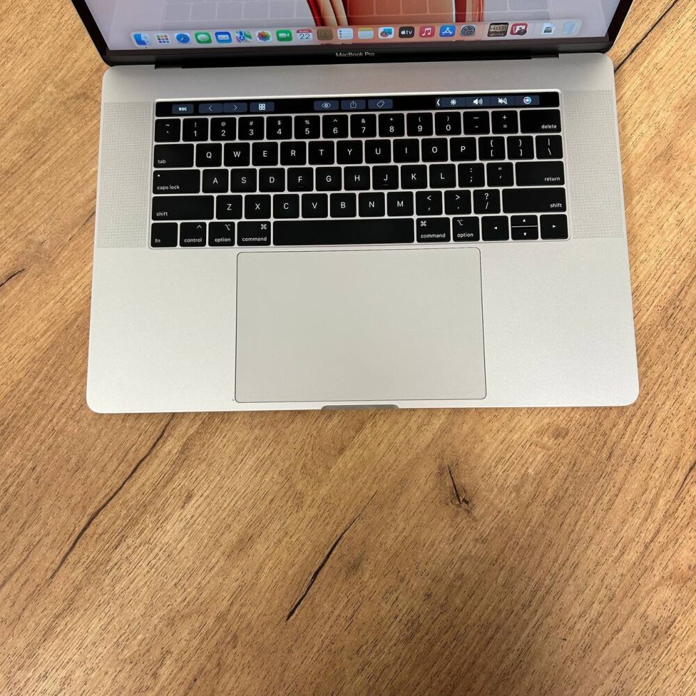 Купить ноутбук Б-класс Apple MacBook Pro A1990 2018 / 15.4