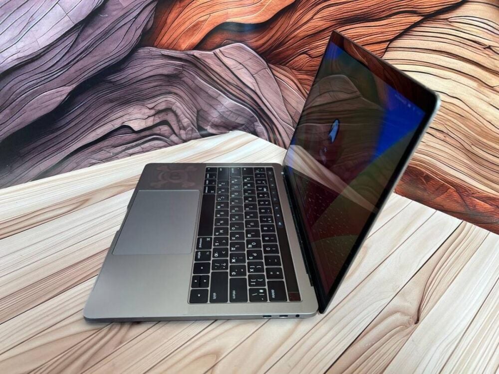 Купить ультрабук Б-класс Apple MacBook Pro 13 A1706 2017 / 13.3
