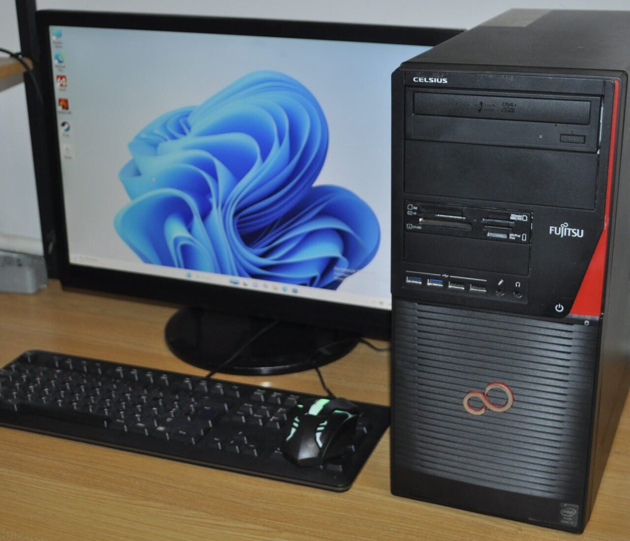 PC Tour Fujitsu Celsius W530 I5-4570, 8 Go RAM – Vendu En L'état, Sans Disque Dur