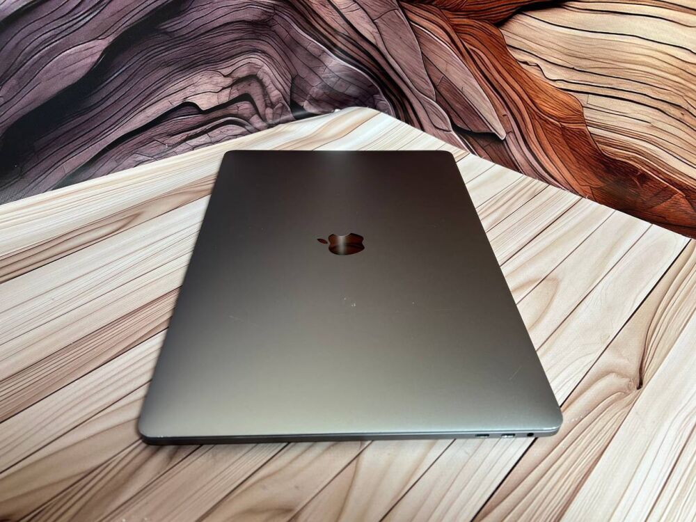 Купить ультрабук Б-класс Apple MacBook Pro 15 2018 / 15.4