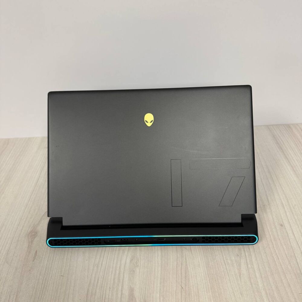 Купити ігровий ноутбук Б-клас Dell Alienware m17 R5 / 17.3
