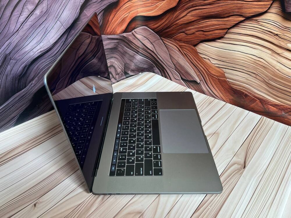 Купить ультрабук Б-класс Apple MacBook Pro 15 2018 / 15.4