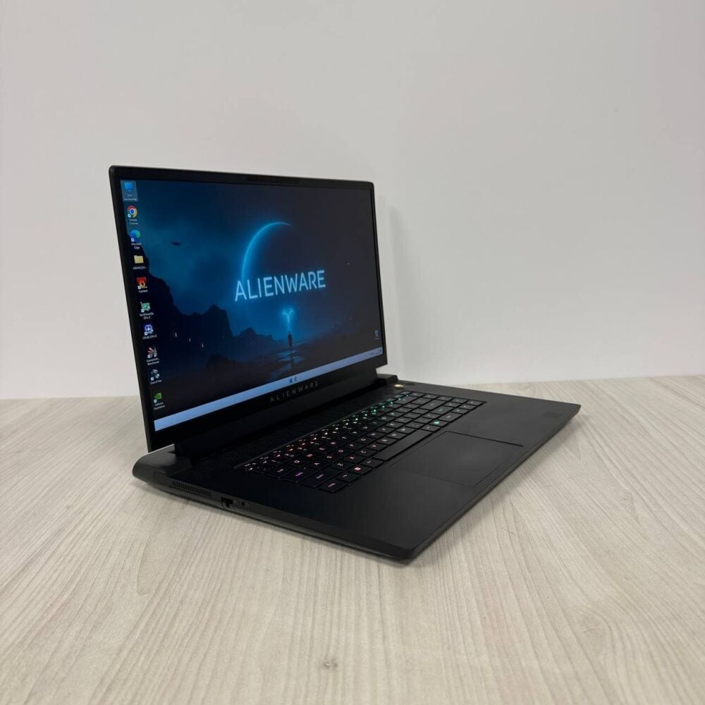 Купити ігровий ноутбук Б-клас Dell Alienware m17 R5 / 17.3