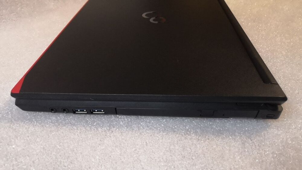 Купить ноутбук Fujitsu Lifebook E554 / 15.6'' (1920x1080) IPS