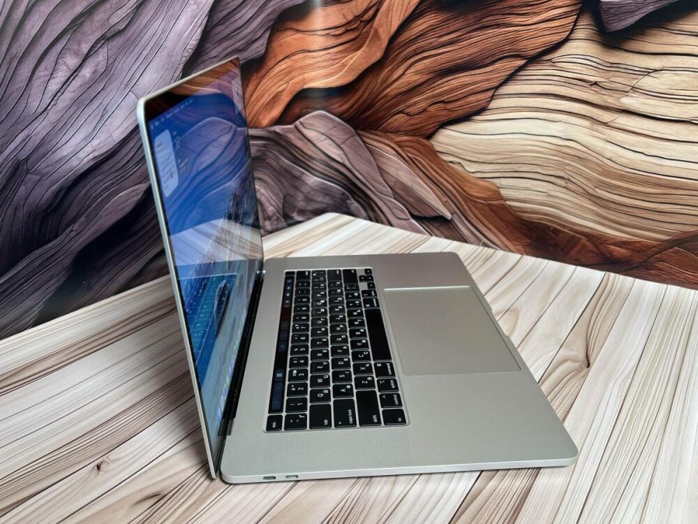 Купить ультрабук Б-класс Apple MacBook Pro 16 2019 / 16