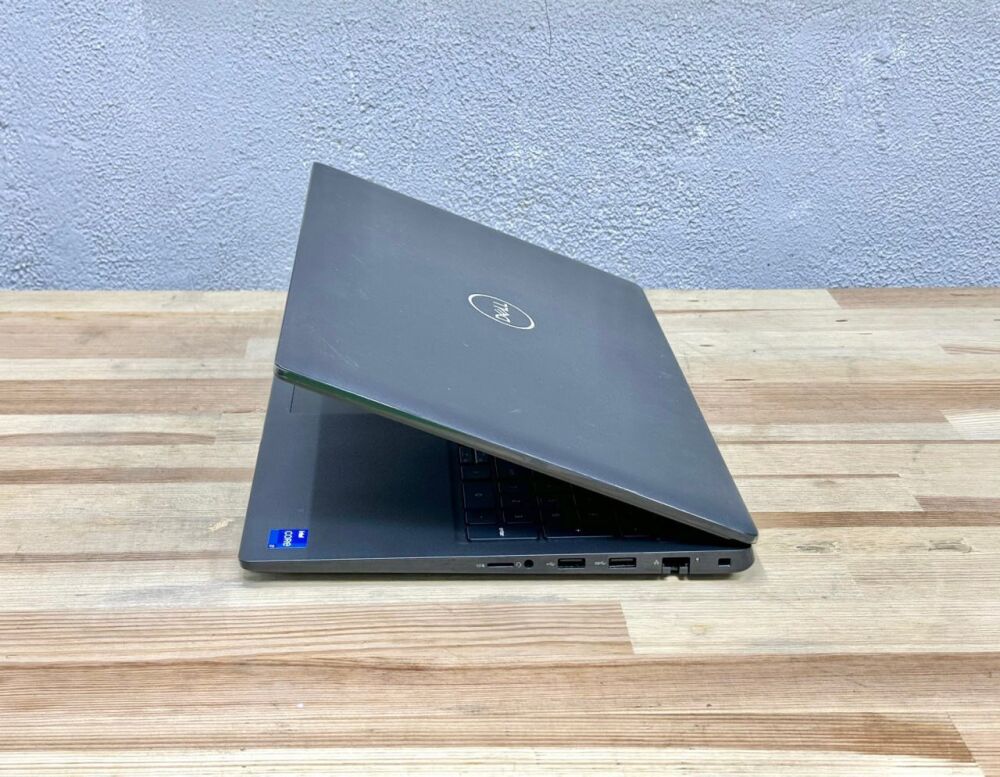 Купить ноутбук Dell Latitude 3520 / 15.6