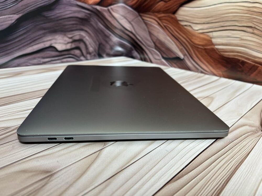 Купить ультрабук Apple MacBook Pro 13 2016 / 13.3