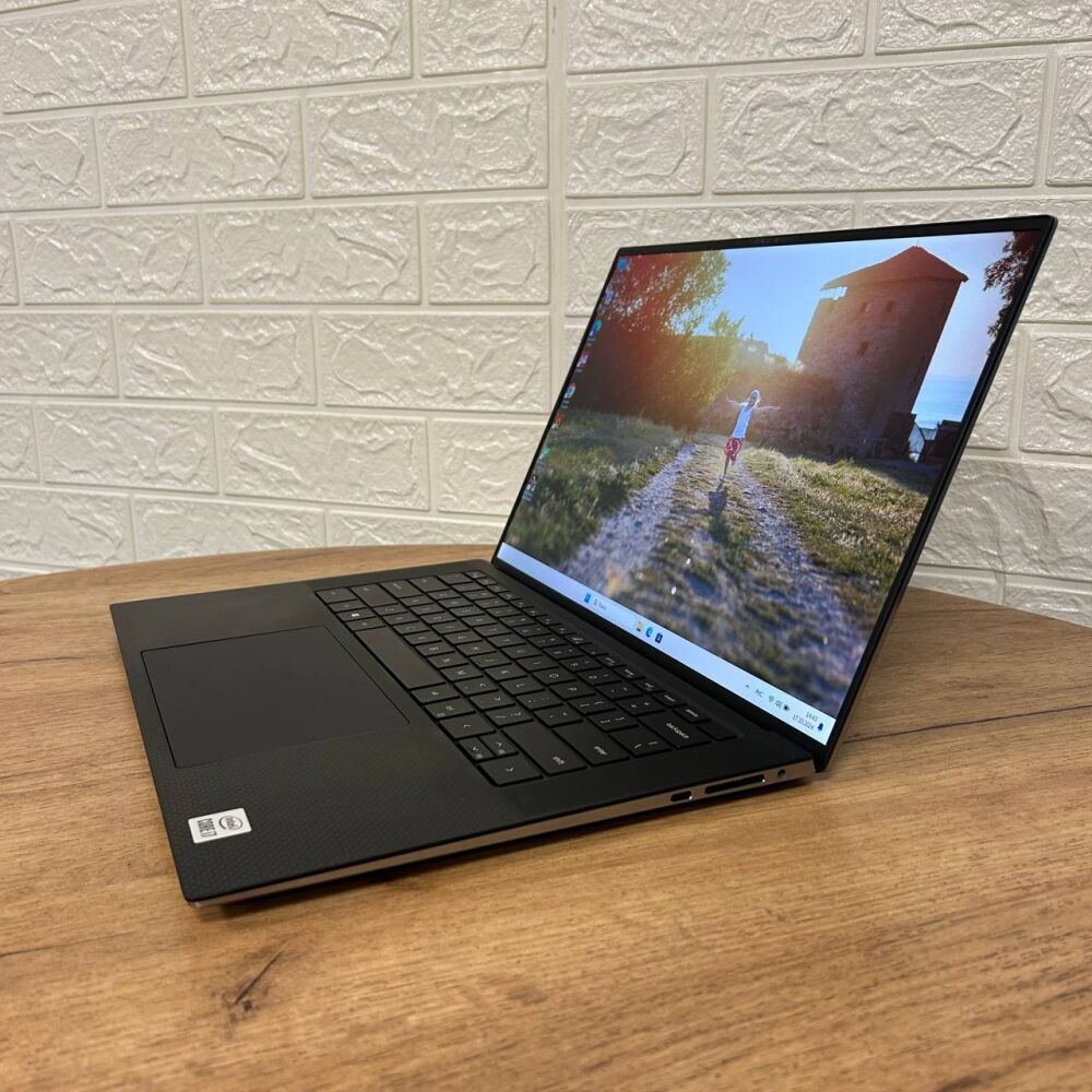 Купити мобільну робочу станцію Dell Precision 5550 / 15.6