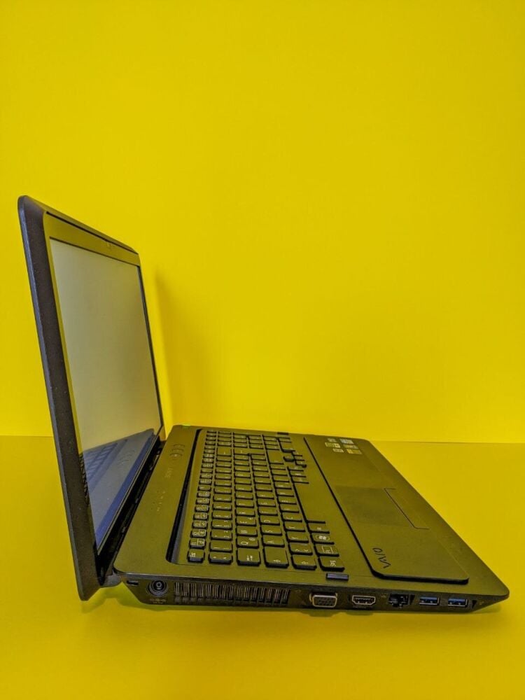 Купить игровой ноутбук Sony VAIO PCG-81312M Black / 16.4