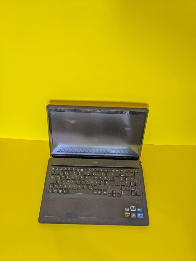 Купить игровой ноутбук Sony VAIO PCG-81312M Black / 16.4