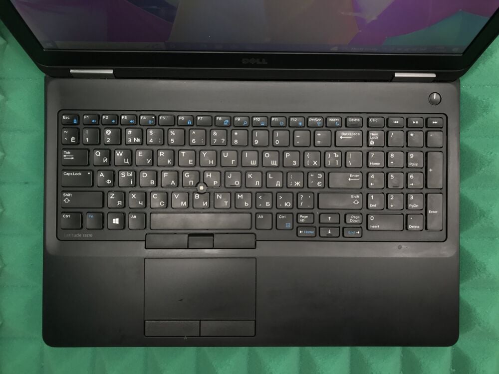 Купить Ноутбук Б-класс Dell Latitude E5570 / 15.6" (1366x768) TN / Intel  Core i3-6100U (2 (4) ядра по 2.3 GHz) / 8 GB DDR4 / 256 GB SSD / Intel HD  Graphics 520 / WebCam / HDMI / Windows 10 лицензия в Украине