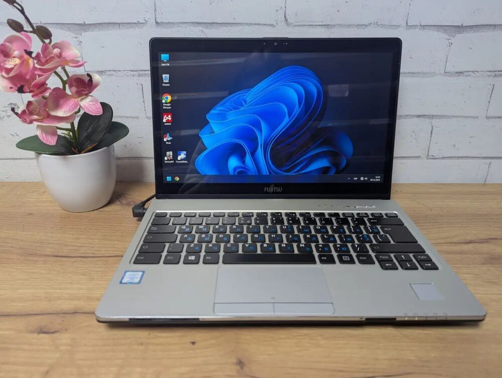 Купить ультрабук Б-класс Fujitsu LifeBook S937 / 13.3