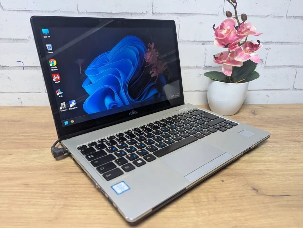 Купити ультрабук Б-клас Fujitsu LifeBook S937 / 13.3