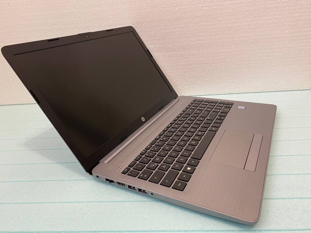 Купить ноутбук HP 250 G7 / 15.6
