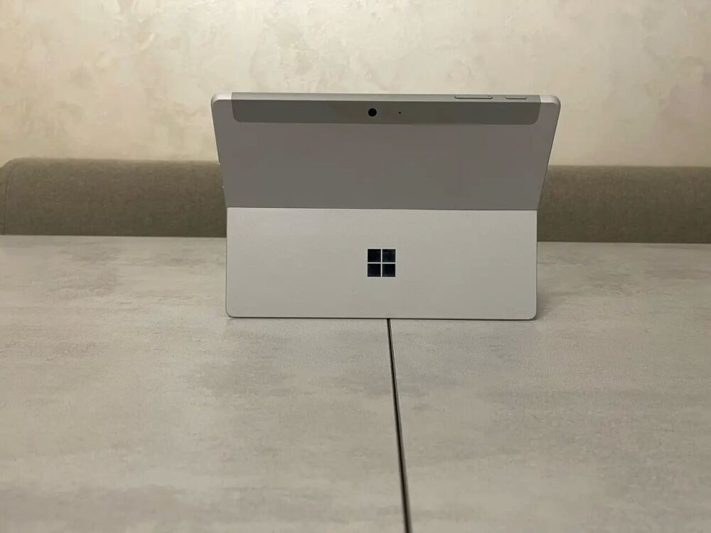 Купить Планшет Microsoft Surface Go 1824 / 10.6