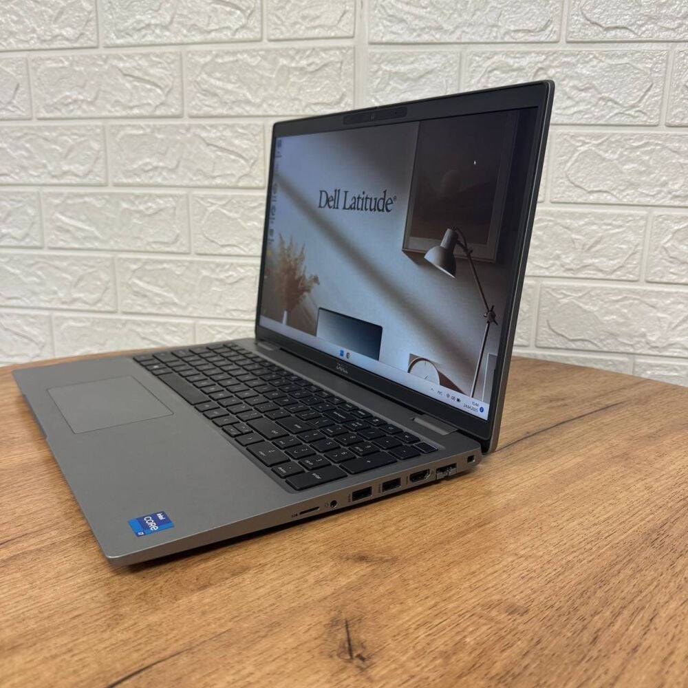 Купити ультрабук Б-клас Dell Latitude 5520 / 15.6