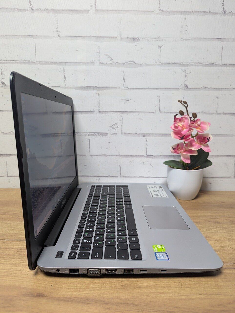 Asus R558u Купити ноутбук Asus R558U / 15.6
