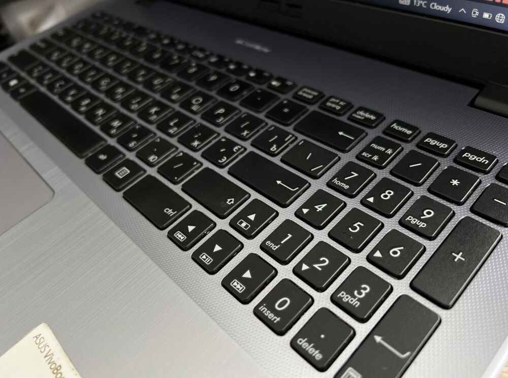 Купить ноутбук Asus VivoBook X542U / 15.6 Купить ноутбук Asus VivoBook X542U / 15.6