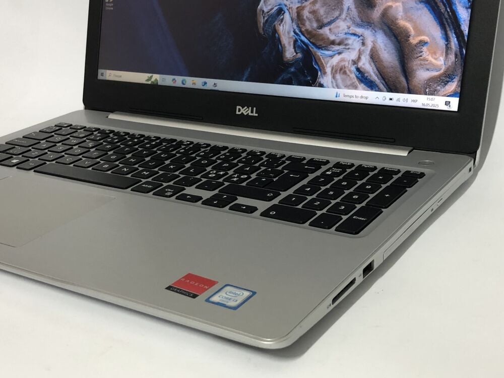 Купить ноутбук Б-класс Dell Inspiron 15 5570 / 15.6