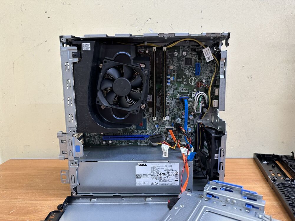 Купити Комп'ютер Dell OptiPlex 3046 SFF / Intel Core i3-6100 (2 (4
