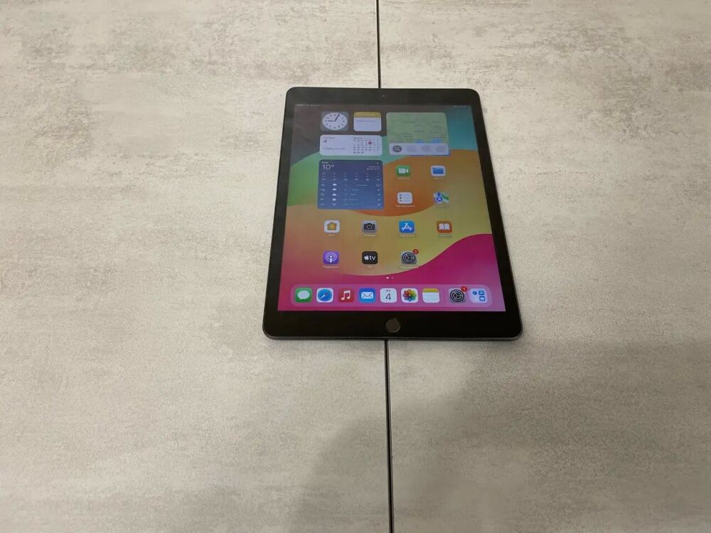 Apple iPad 第8世代 A2270 Wi-Fi 128GB Купить Планшет Б-класс Apple iPad A2270 MYLD2LLA (8th Gen