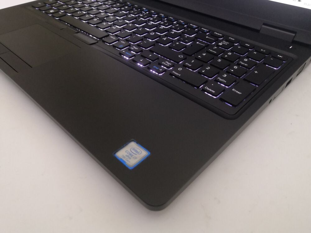 Купить ноутбук Dell Latitude 5580 / 15.6