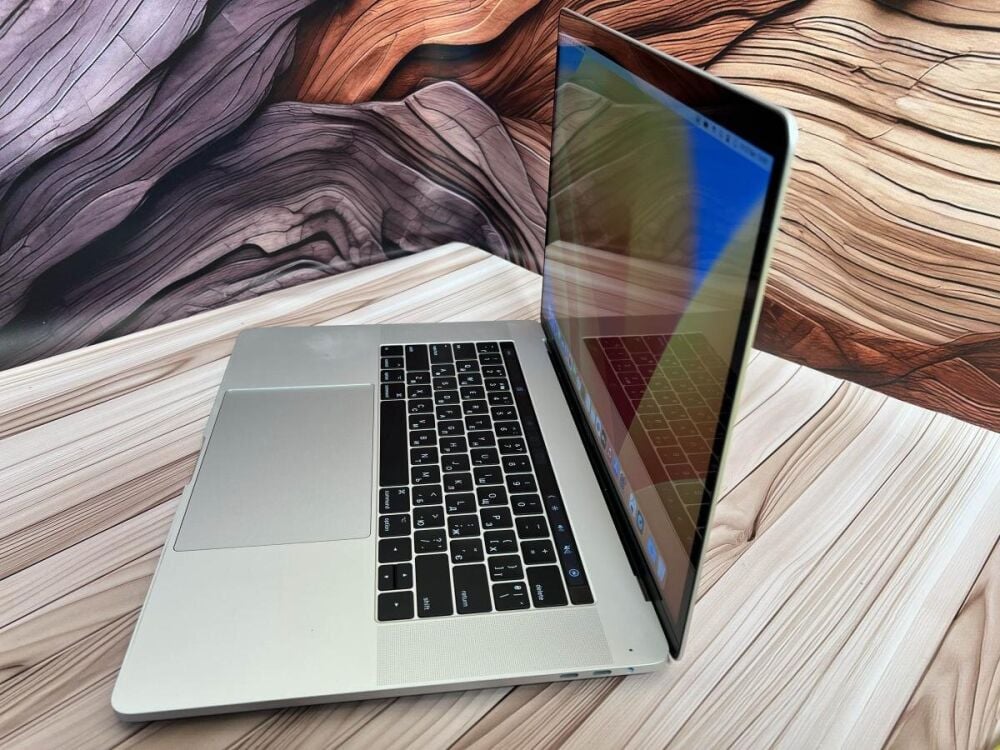 MacBook Pro A1707 美品 MacBook Pro 15 дюймов A1707 б\у - купить в Днепре | GetApple