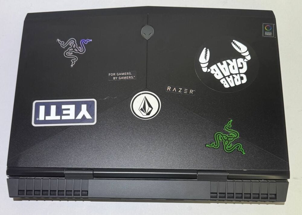 Купить Игровой Б-класс ноутбук Dell Alienware 17 R5 / 17.3