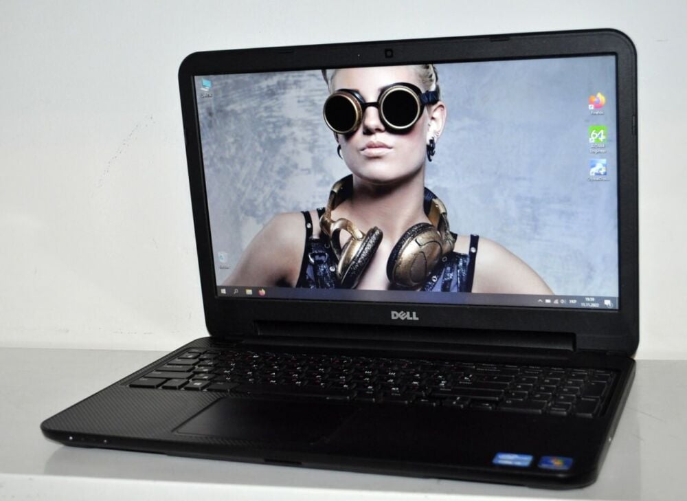 Купить ноутбук Dell Inspiron 3521 / 15.6
