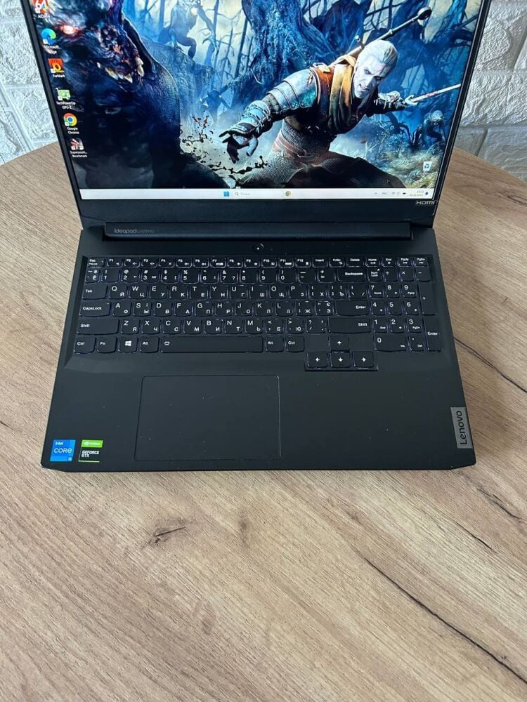 Купить игровой ноутбук Lenovo IdeaPad Gaming 3 15IHU6 / 15.6