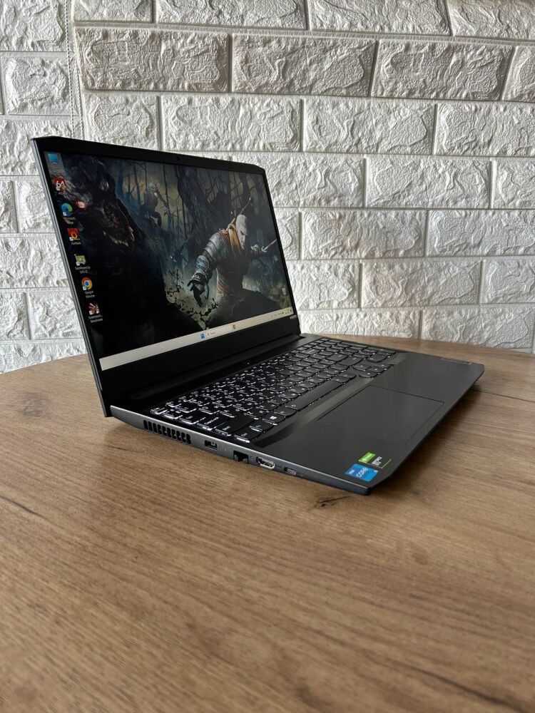 Купить игровой ноутбук Lenovo IdeaPad Gaming 3 15IHU6 / 15.6