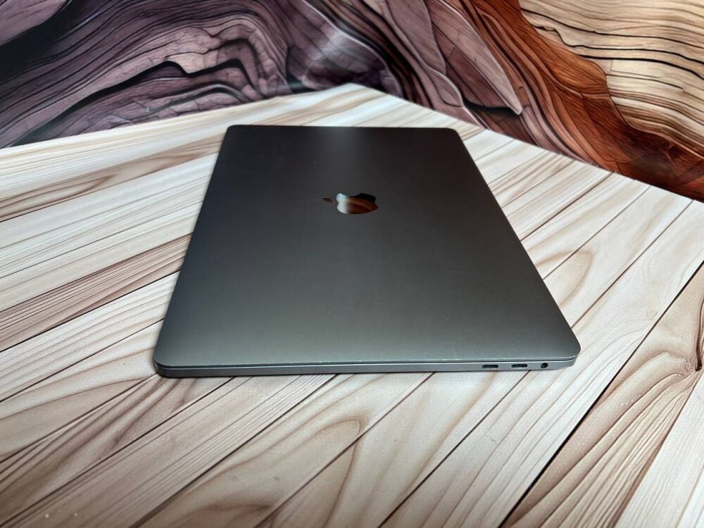 Купить ультрабук Б-класс Apple MacBook Pro A1989 2018 / 13.3