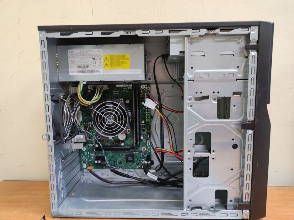 Купити Комп'ютер Fujitsu Esprimo P420 E85+ Tower / Intel Core i3