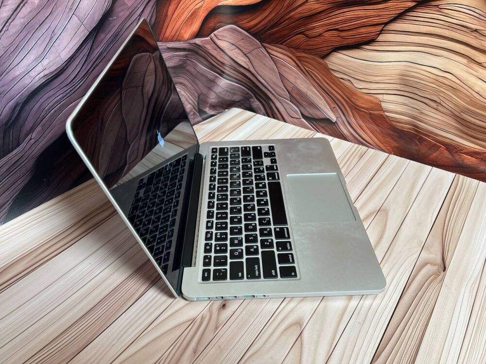 MacBook Pro 13インチ　A1502 256GB i5 Iris Купить ультрабук Б-класс Apple MacBook Pro 13 A1502 / 13.3