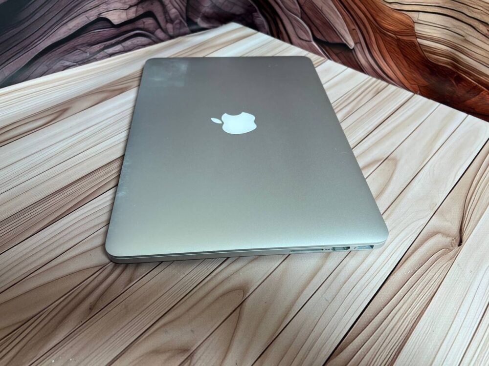 MacBook Pro 13インチ　A1502 256GB i5 Iris Купить ультрабук Б-класс Apple MacBook Pro 13 A1502 / 13.3