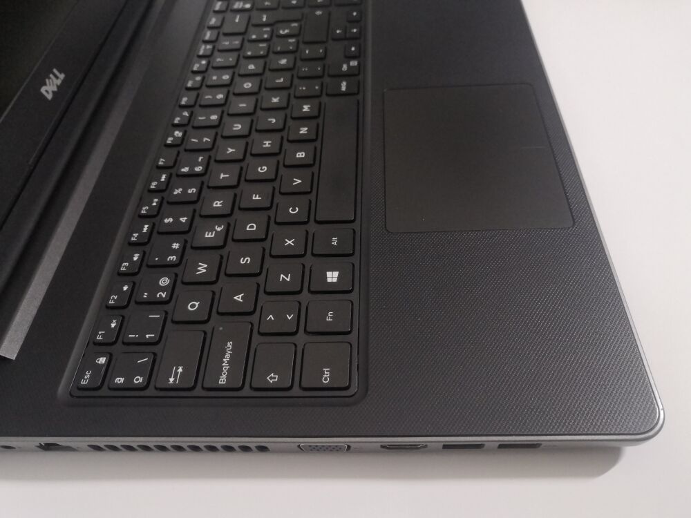 Купить ноутбук Dell Vostro 15 3568 / 15.6