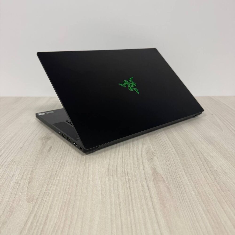 Купить игровой ноутбук Razer Blade 15 RZ09-0369 / 15.6