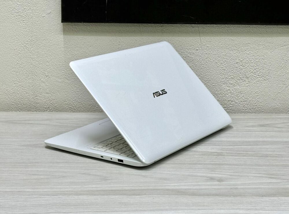 Купить ноутбук Б-класс Asus E502S / 15.6