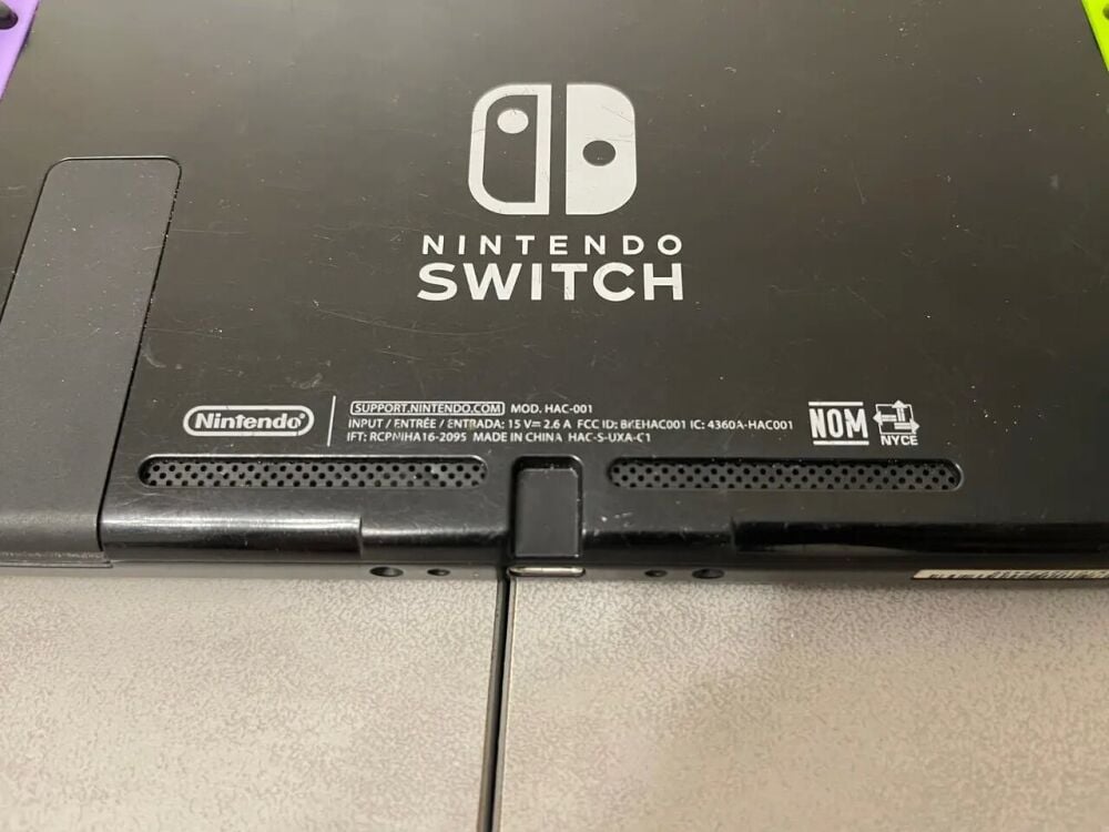 Купить портативную игровую консоль Nintendo Switch HAC-001 / 6.2