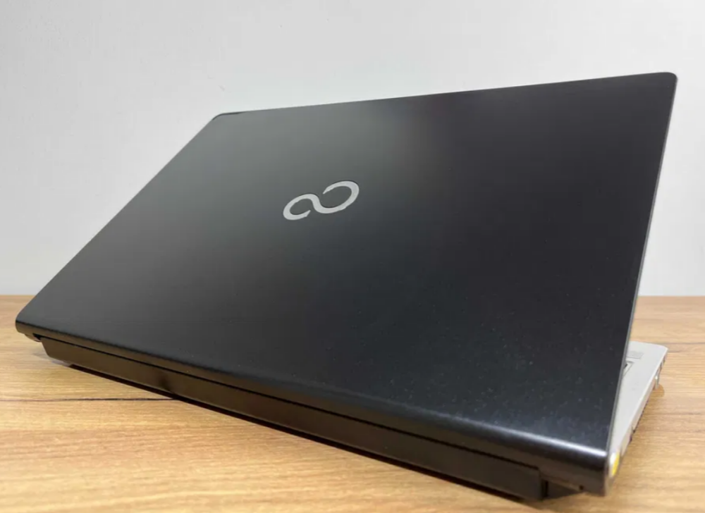 Купити ультрабук Fujitsu LifeBook S935 з екраном 13.3