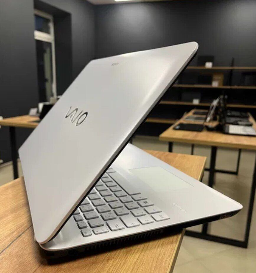 Купить ноутбук Sony Vaio SVF152A29M / 15.6