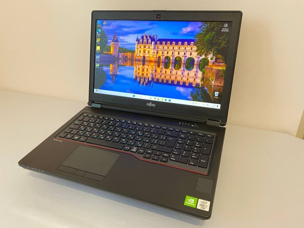 fujitsu BIBLO　AMD ／SSD／4GB／15.6／Win7 Купити мобільну робочу станцію Fujitsu Celsius H7510 / 15.6
