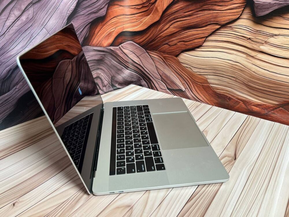 Купить ультрабук Б-класс Apple MacBook Pro A1707 2017 / 15.4